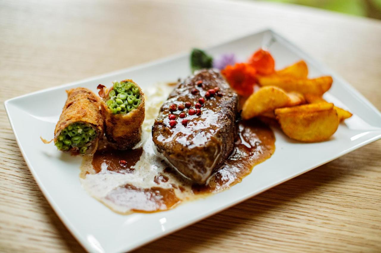 Hotel-Restaurant Allmer ويز المظهر الخارجي الصورة